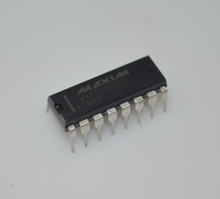 MAX3232CPE RS-232 ট্রান্সিভার ±15kV ESD সুরক্ষা 3.0-5.5V প্রশস্ত ভোল্টেজ 1μA নিম্ন শক্তি 250kbps ডেটা রেট 2 ড্রাইভার/2 রিসিভার শিল্প যোগাযোগের জন্য DIP-16 প্যাকেজ
