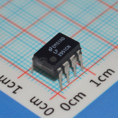 LP2951CN 5V/ADJ 150mA এলডিও নিয়ন্ত্রক 3V-30V ইনপুট ±0.5% নির্ভুলতা TO-220/DIP-8 -40°C থেকে +125°C নিম্ন শান্ত বর্তমান