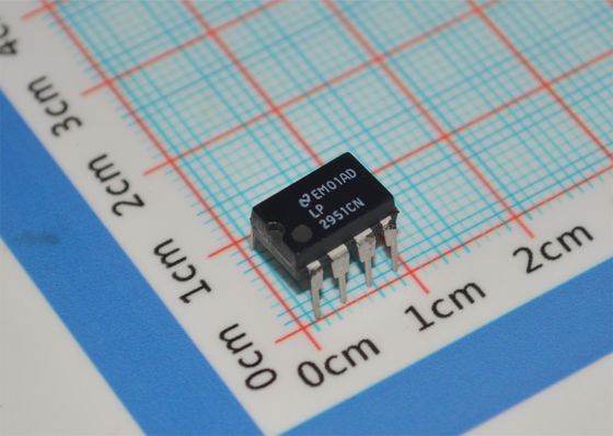 LP2951CN 5V/ADJ 150mA এলডিও নিয়ন্ত্রক 3V-30V ইনপুট ±0.5% নির্ভুলতা TO-220/DIP-8 -40°C থেকে +125°C নিম্ন শান্ত বর্তমান