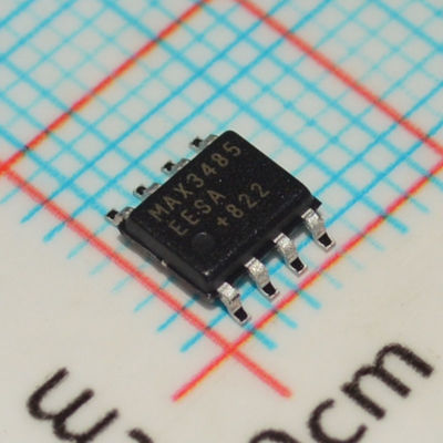 MAX3485EESA 3.3V RS-485/RS-422 ট্রান্সসিভার 10Mbps 1/8 ইউনিট লোড (256 নোড) ±15kV ESD SOIC-8 -40°C থেকে +85°C