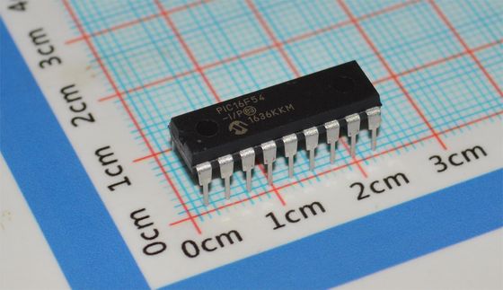 PIC16F54-I/P 8-বিট RISC MCU 20MHz 512x12 ফ্ল্যাশ 25B RAM 12 I/O DIP-18 2-5.5V -40°C~125°C কম পাওয়ার <2mA