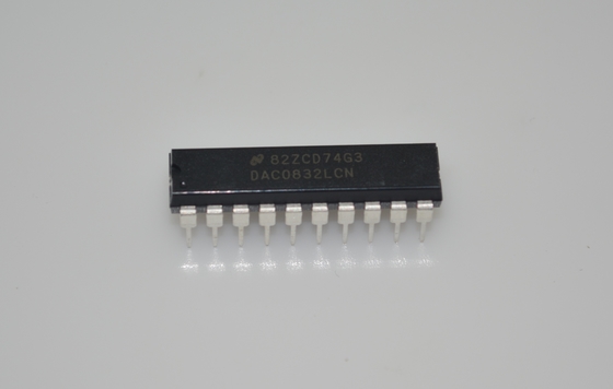 DAC0832LCN 8-বিট মাল্টিপ্লিফাইং DAC 1μs সেটলিং টাইম ±10V আউটপুট 20mW পাওয়ার DIP-20 0°C থেকে +70°C