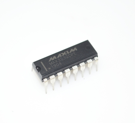 MAX3232CPE RS-232 ট্রান্সিভার ±15kV ESD সুরক্ষা 3.0-5.5V প্রশস্ত ভোল্টেজ 1μA নিম্ন শক্তি 250kbps ডেটা রেট 2 ড্রাইভার/2 রিসিভার শিল্প যোগাযোগের জন্য DIP-16 প্যাকেজ