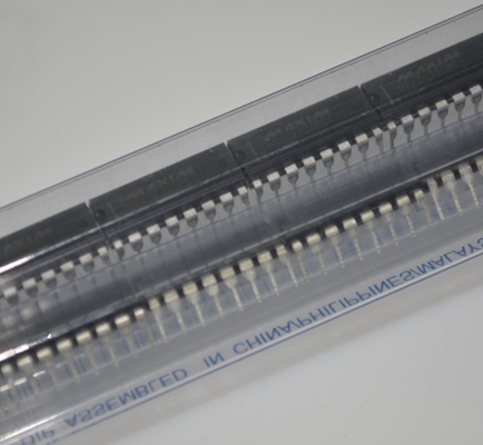 MAX3232CPE RS-232 ট্রান্সিভার ±15kV ESD সুরক্ষা 3.0-5.5V প্রশস্ত ভোল্টেজ 1μA নিম্ন শক্তি 250kbps ডেটা রেট 2 ড্রাইভার/2 রিসিভার শিল্প যোগাযোগের জন্য DIP-16 প্যাকেজ