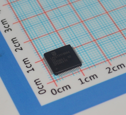 LPC2131FBD64/01,15 ARM7 MCU 32-বিট RISC কোর 64KB ফ্ল্যাশ 16KB RAM 60MHz স্পিড USB 2.0 2x UART 64-LQFP -40°C থেকে +85°C শিল্প গ্রেড