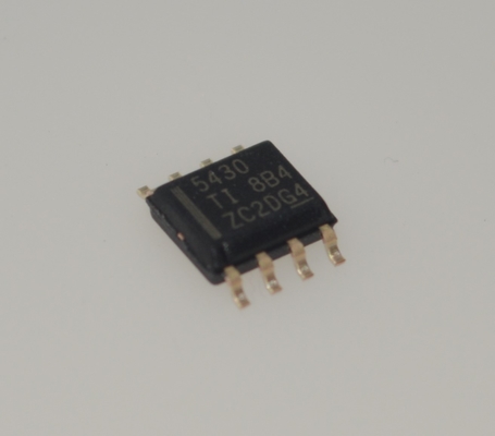 TPS5430DDAR 3A 5.5-36V প্রশস্ত ইনপুট স্টেপ-ডাউন রূপান্তরকারী 500kHz সুইচিং উচ্চ দক্ষতা (৯৫% পর্যন্ত) অভ্যন্তরীণ ক্ষতিপূরণ শক্তি ভাল সংকেত তাপ / UVLO সুরক্ষা SOIC-8 প্যাকেজ