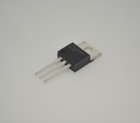 LM35DT নির্ভুল সেলসিয়াস তাপমাত্রা সেন্সর, যা +10mV/°C লিনিয়ার আউটপুট প্রদান করে, যার নির্ভুলতা 0.5°C, বিস্তৃত -55°C থেকে +150°C পর্যন্ত, কম স্ব-উত্তাপ, 4-30V অপারেশন, সহজ ক্যালিব্রেশন এবং TO-220 প্যাকেজ