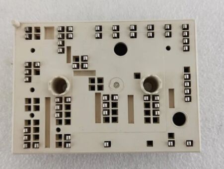 35ACC12F4V1 12V 3.5A অটোমোটিভ PNP ট্রানজিস্টর লো VCE(sat) 250mV উচ্চ কারেন্ট লাভ SOT-223 প্যাকেজ AEC-Q101 যোগ্য যানবাহনগুলিতে লোড সুইচিং এবং মোটর নিয়ন্ত্রণের জন্য