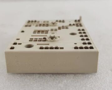 35ACC12F4V1 12V 3.5A অটোমোটিভ PNP ট্রানজিস্টর লো VCE(sat) 250mV উচ্চ কারেন্ট লাভ SOT-223 প্যাকেজ AEC-Q101 যোগ্য যানবাহনগুলিতে লোড সুইচিং এবং মোটর নিয়ন্ত্রণের জন্য