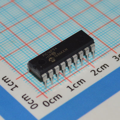 PIC16F54-I/P 8-বিট RISC MCU 20MHz 512x12 ফ্ল্যাশ 25B RAM 12 I/O DIP-18 2-5.5V -40°C~125°C কম পাওয়ার <2mA