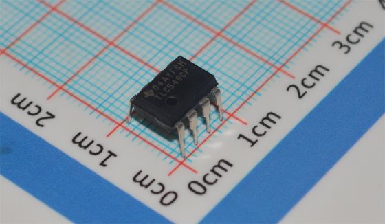 TLC549CP 8-বিট ADC 40ksps 4MHz ক্লক সিঙ্গেল সাপ্লাই 3-6V DIP-8 ±0.5LSB INL লো পাওয়ার <15mW -40°C থেকে +85°C