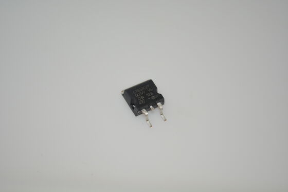 L7812CD2T 12V 1A লিনিয়ার ভোল্টেজ নিয়ন্ত্রক স্থির আউটপুট তাপীয় ওভারলোড সুরক্ষা শর্ট সার্কিট সুরক্ষা বর্তমান সীমাবদ্ধ TO-263 প্যাকেজ স্থানীয় বিদ্যুৎ সরবরাহ নিয়ন্ত্রণের জন্য